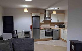 Beautiful 2 Bed Apt In Grand Canal